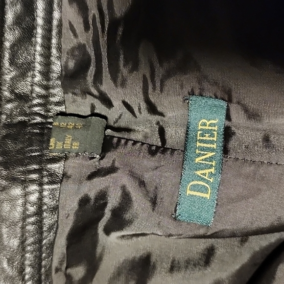 Black leather pants. Size 8 - Picture 2 of 2